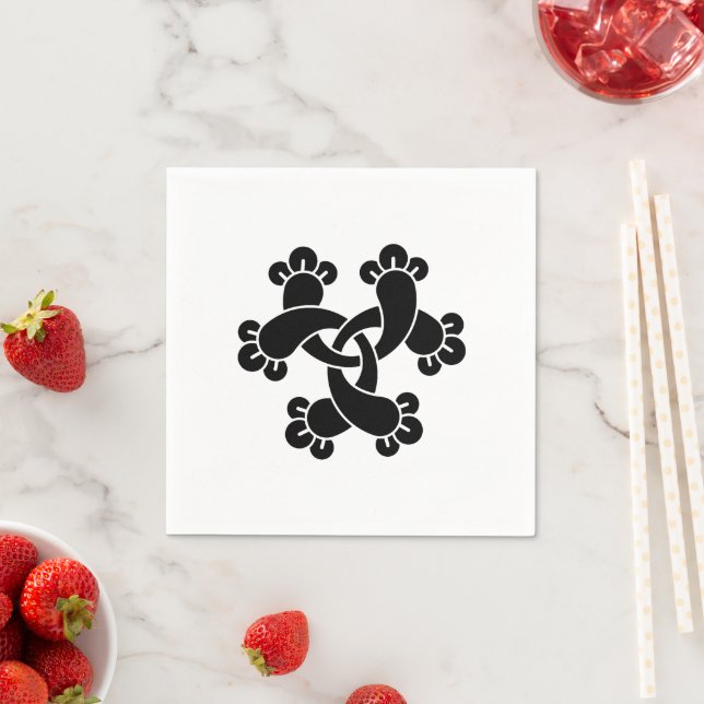 Six interlocking cloves napkin (Insitu)
