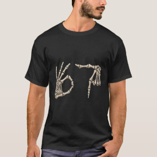 Six Seven 6 7 Meme 67 Skeleton Hand Halloween Cost T-Shirt