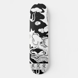 SKATEBOARD BLACK AND WHITE DRAGON