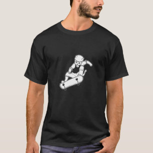 Skateboarding Cat Freestyle Skateboarder   T-Shirt