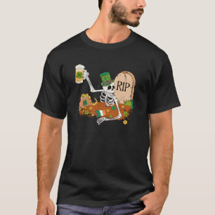 Skeleton Drinking Beer St Patricks Day Leprechaun  T-Shirt