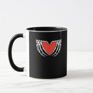 Skeleton Hands Forming Heart – Creepy Gothic Hallo Mug