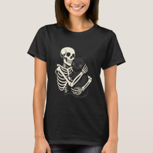 Skeleton Hugging Cat Funny Halloween Spooky Outfit T-Shirt