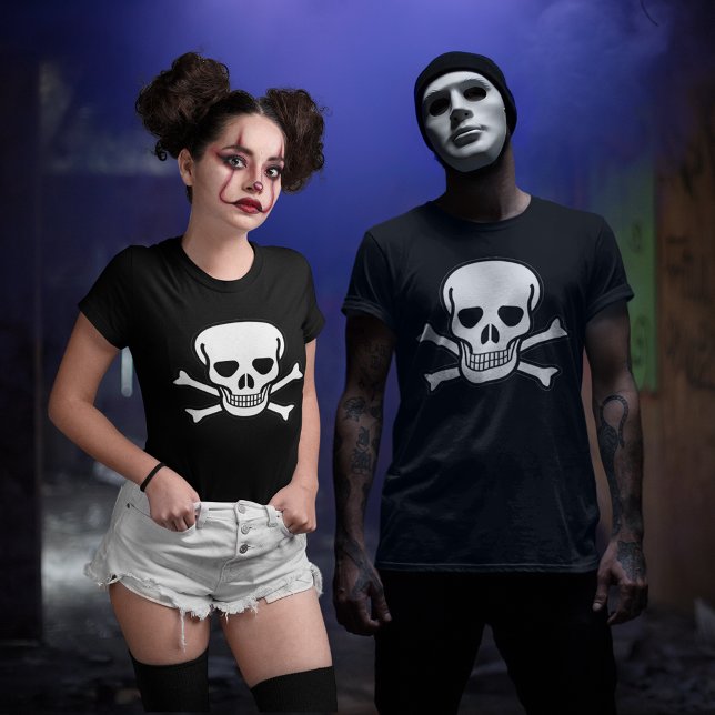 Skull and Crossbones Halloween Dark Unisex T-Shirt (Skull and Crossbones Halloween Dark Unisex T-Shirt)
