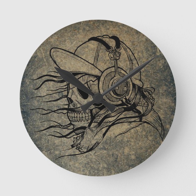skull and crossbones round clock (Front)