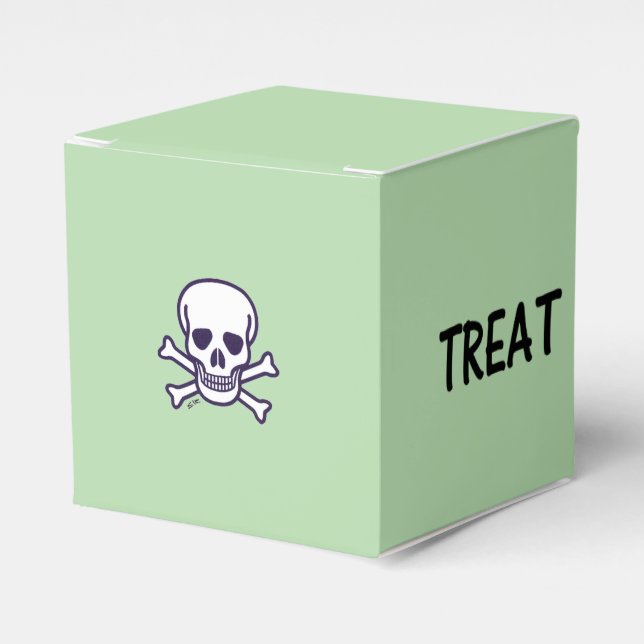 Skull n Bones Trick Treat green square favour boxe Box (Front Side)