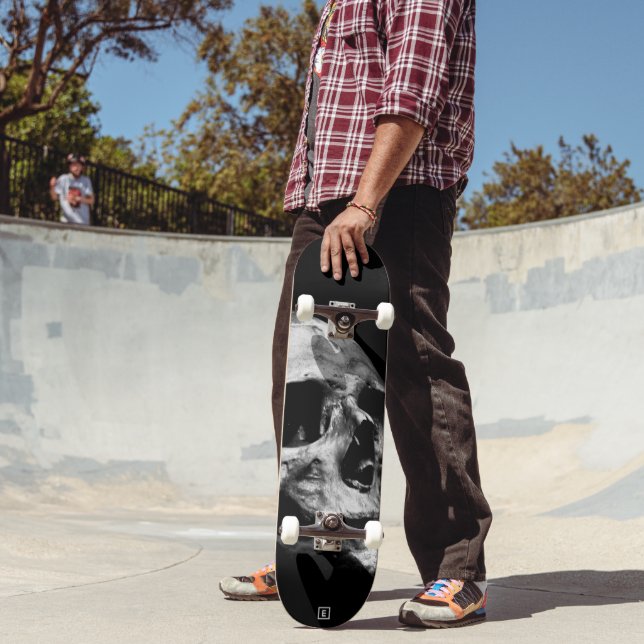 Skull Skateboard by Evlear (Outdoor 2)