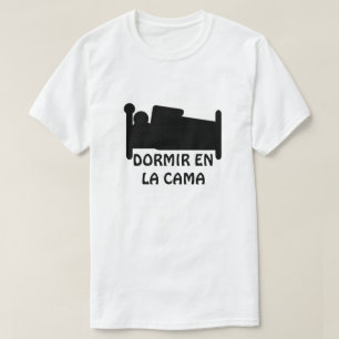 sleeping in bed and text: dormir en la cama T-Shirt