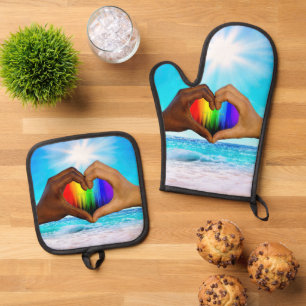 SlipperyJoe vivid rainbow gradient heart interraci Oven Mitt & Pot Holder Set