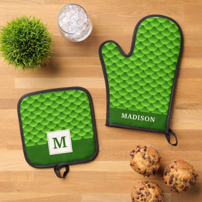 Small Green Fish Scale Pattern Oven Mitt & Pot Holder Set (Top Down)