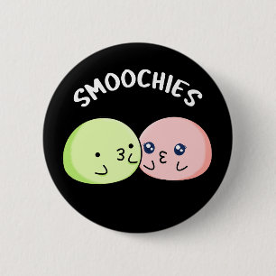 Smoochies Funny Kissing Mochi Pun Dark BG 6 Cm Round Badge
