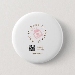 Snap tag share social media q r code brown red 6 cm round badge