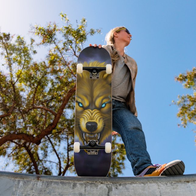 Snaring yellow wolf Skateboard (Outdoor 1)