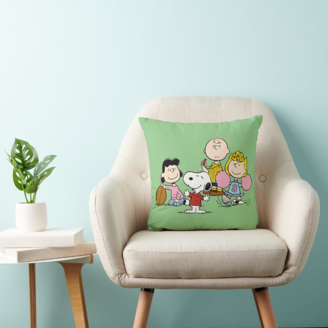 Snoopy and the Gang Play Football Cushion (Chair)