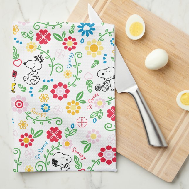Snoopy So Sweet Flower Pattern Tea Towel (Quarter Fold)