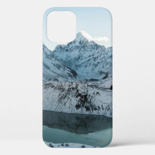 SNOW COVERED MOUNTAIN NEAR BODY OF WATER iPhone 12 CASE