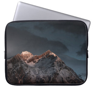 SNOW COVERED MOUNTAIN UNDER BLUE SKY DURING DAYTIM LAPTOP SLEEVE