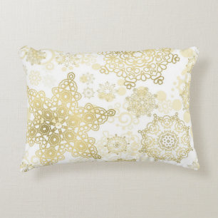 Snowflake pattern decorative cushion