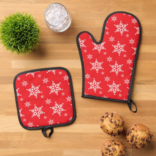 Snowflake Pattern, White Snowflakes, Snow, Red Oven Mitt & Pot Holder Set (Top Down)