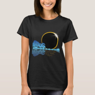 Solar Eclipse Guitar Nature Moon Retro Style Guita T-Shirt
