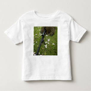 Soldier practices sniper tactics toddler T-Shirt