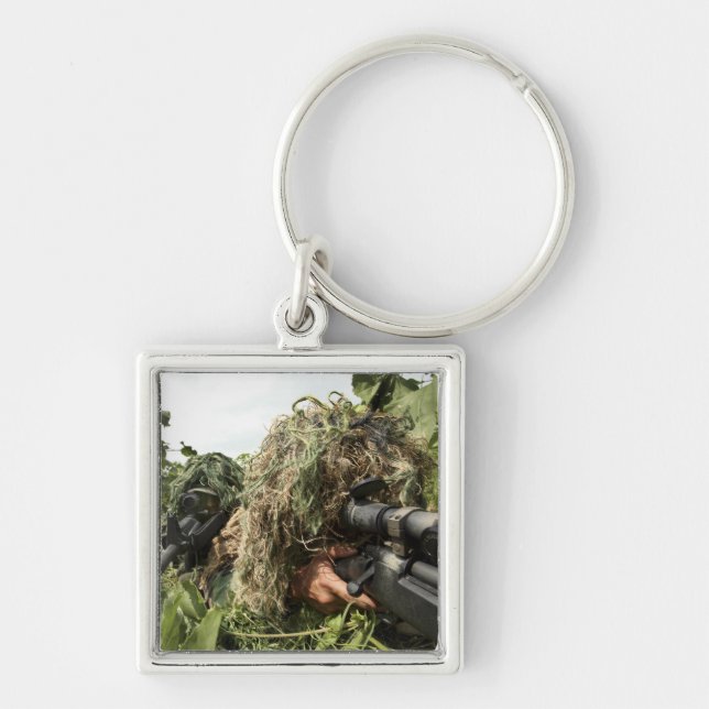 Soldiers dressed in ghillie suits key ring (Front)