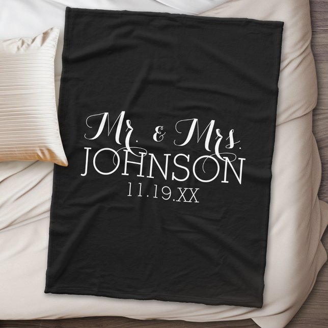 Solid Colour Black Mr & Mrs Wedding Favours Fleece Blanket (Personalized wedding anniversary fleece blanket)