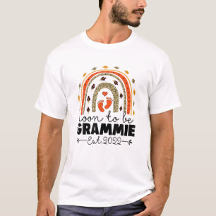 Soon To Be Grammie Est 2022 Funny Mother's Day Leo T-Shirt