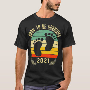 Soon To Be Grandma 2021 Funny Grandma Pun Gift T-Shirt