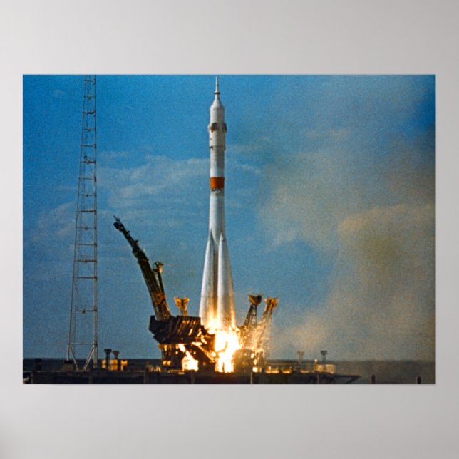 Soyuz Launch (Apollo-Soyuz Test Project) Poster (Front)