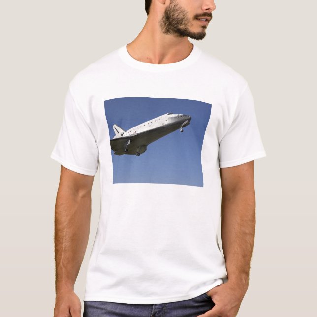 Space shuttle Atlantis approaching Runway 33 2 T-Shirt (Front)