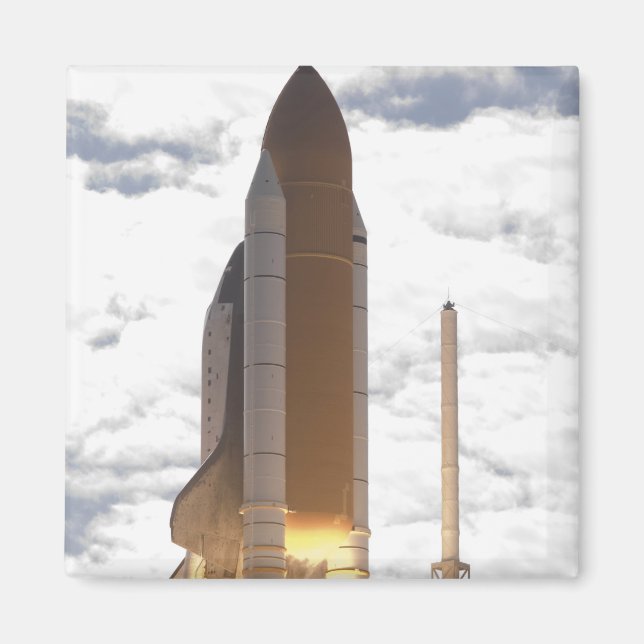 Space Shuttle Atlantis lifts off 16 Magnet (Front)