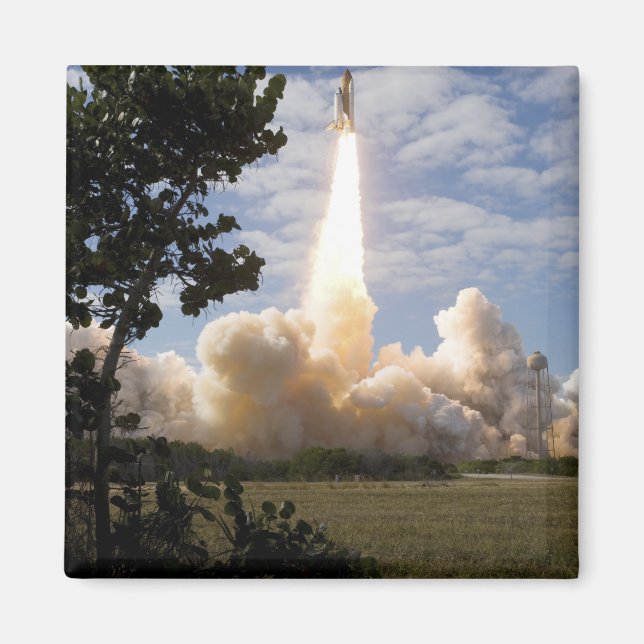 Space Shuttle Atlantis lifts off 19 Magnet (Front)