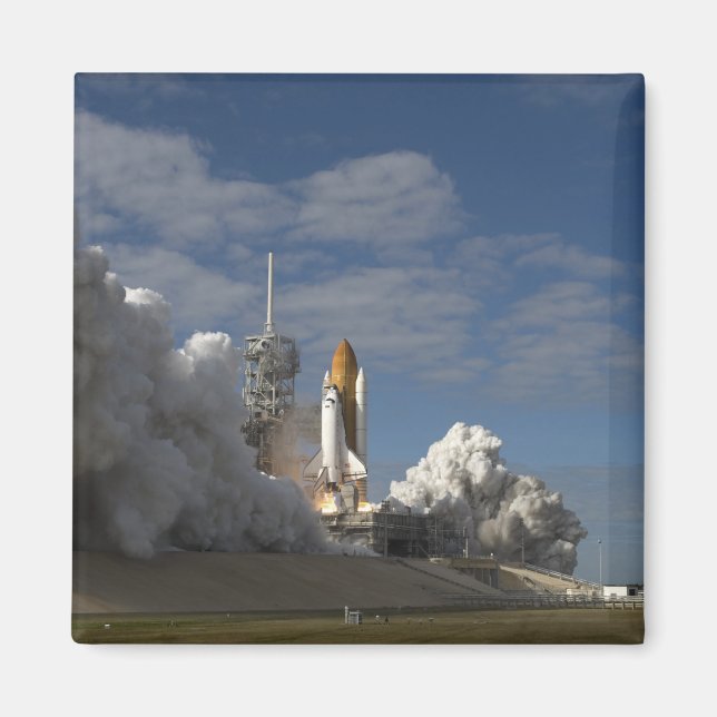 Space Shuttle Atlantis lifts off 23 Magnet (Front)