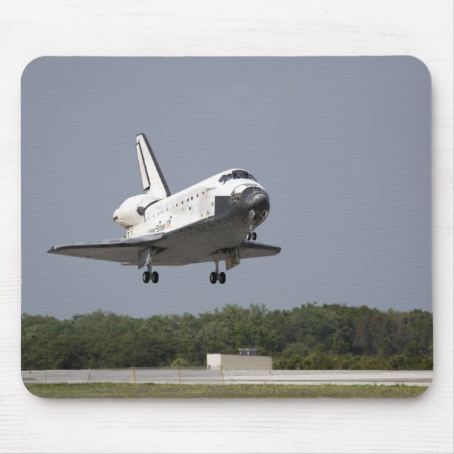 Space Shuttle Discovery approaches landing 2 Mouse Pad (Front)