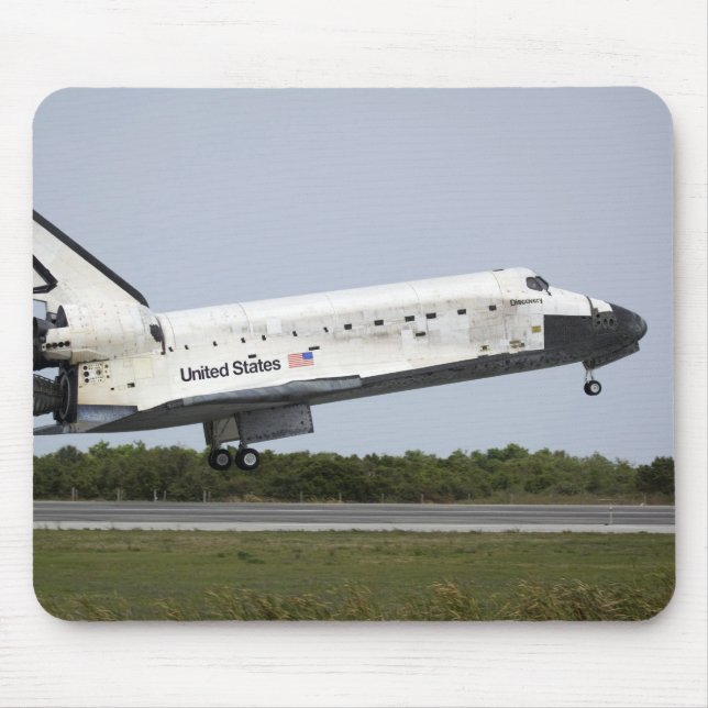 Space Shuttle Discovery approaches landing 4 Mouse Pad (Front)