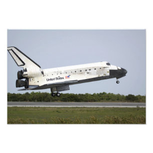 Space Shuttle Discovery approaches landing 4 Photo Print