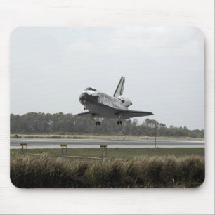 Space Shuttle Discovery approaches landing Mouse Pad