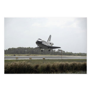 Space Shuttle Discovery approaches landing Photo Print
