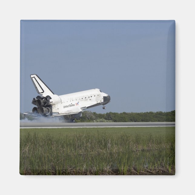 Space shuttle Discovery lands on Runway 33 4 Magnet (Front)