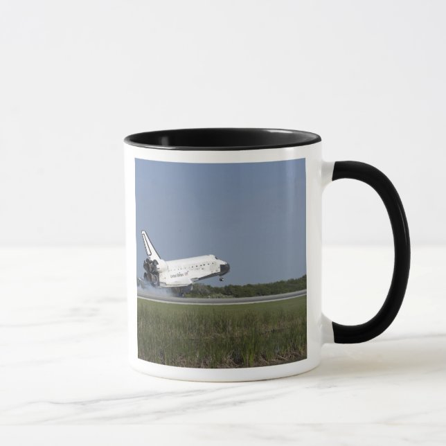 Space shuttle Discovery lands on Runway 33 4 Mug (Right)