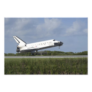 Space shuttle Discovery lands on Runway 33 Photo Print