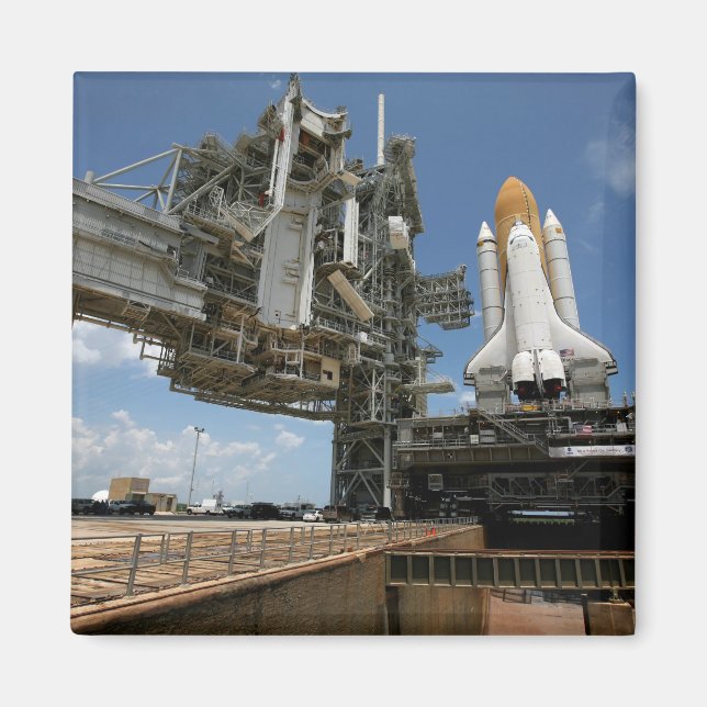 Space Shuttle Discovery Magnet (Front)