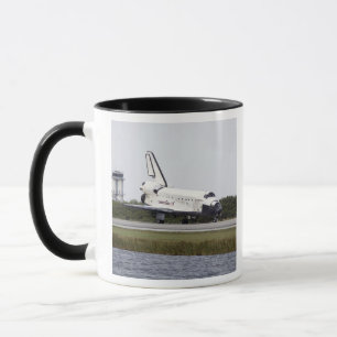 Space Shuttle Discovery on the runway Mug