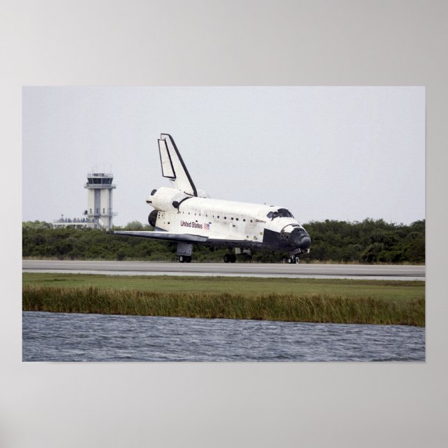 Space Shuttle Discovery on the runway Poster (Front)