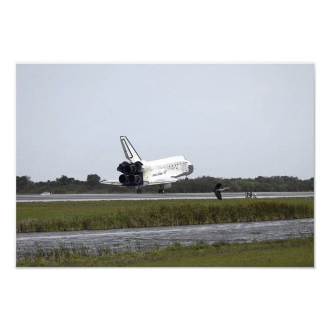Space Shuttle Discovery touches down Photo Print (Front)