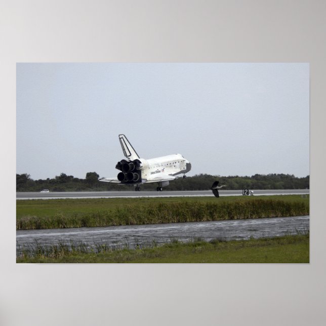 Space Shuttle Discovery touches down Poster (Front)