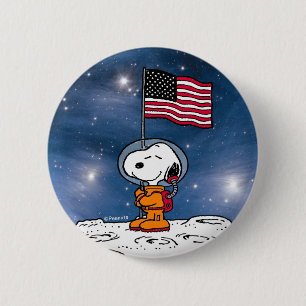 SPACE   Snoopy With Flag Astronaut 6 Cm Round Badge