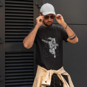 Spaceman Floating   T-Shirt