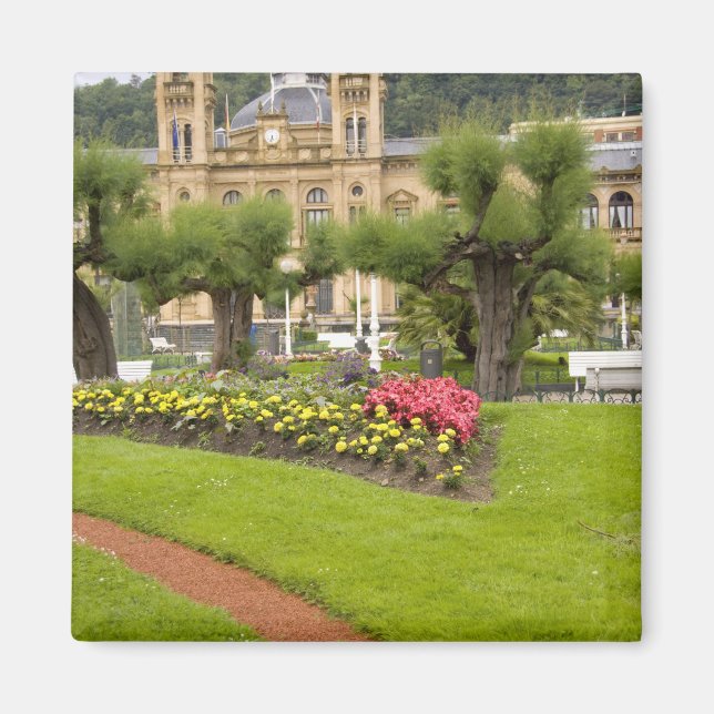 Spain, San Sebastian. Popular seaside resort, Magnet (Front)